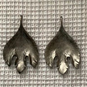 Set of 2 Metal Leaf Dishes